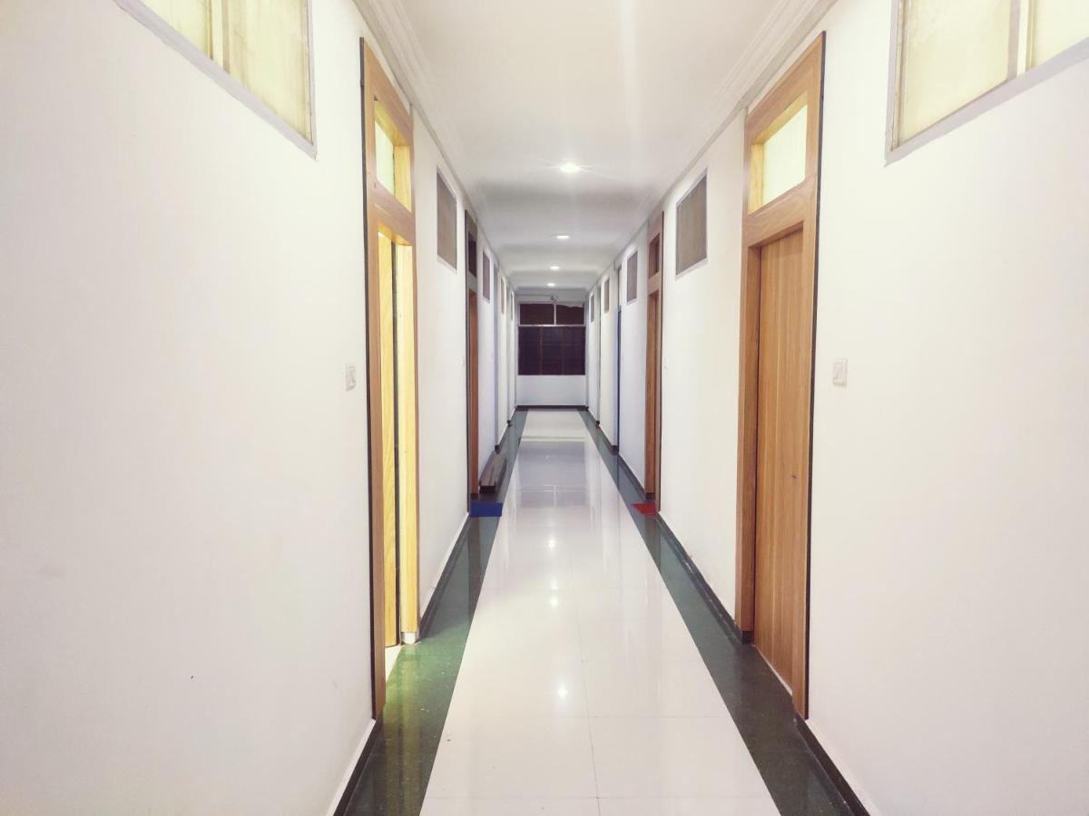 Hotel Parth Sitapur Muafi エクステリア 写真